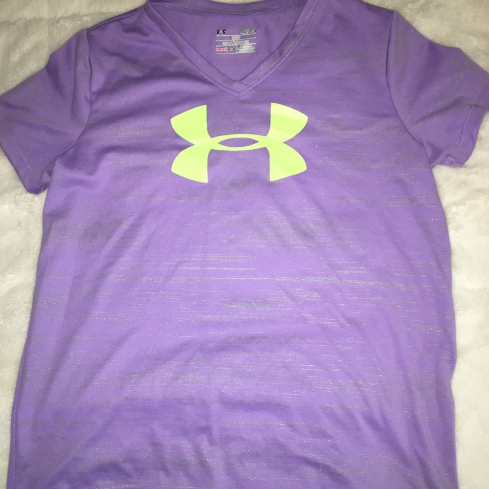 Girls Under Armour dry fit v neck size large